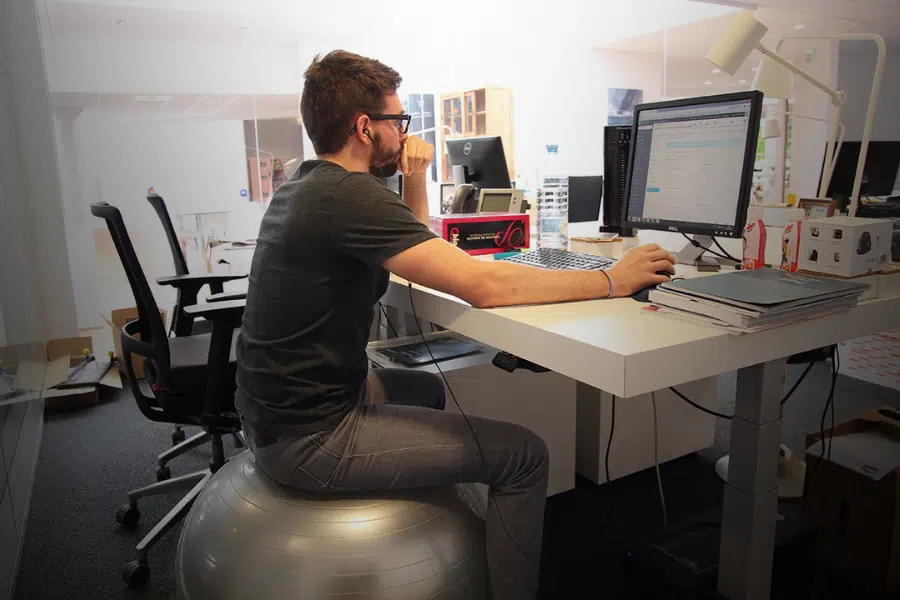 Le ballon de gym au bureau bonne ou mauvaise idée