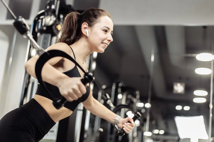 Étude sur la Musculation et ses Bienfaits sur le Moral des Femmes