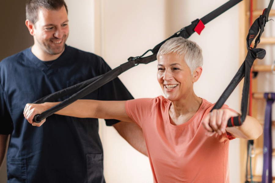 Bienfaits du TRX pour les Seniors Restez en Forme Après Ans