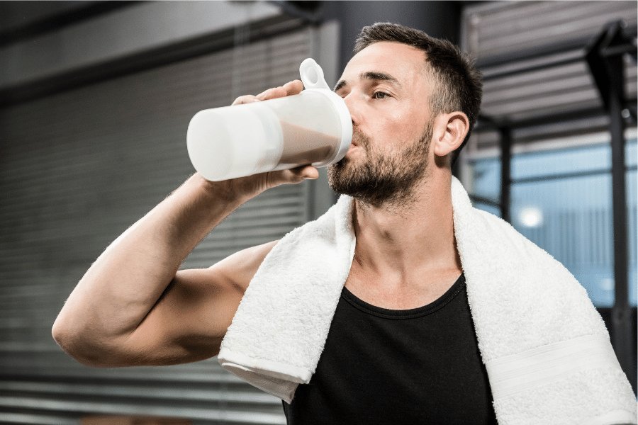 Shake protéiné chocolat amande pour une prise de masse rapide