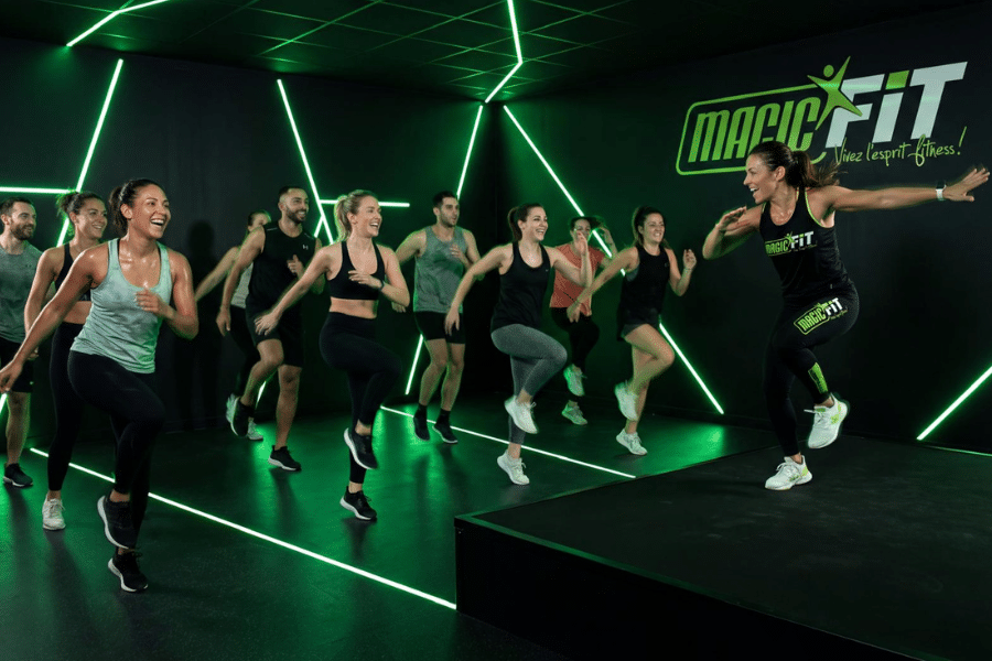 Body Attack Ce que la science confirme sur le Body Attack l'endurance cardiovasculaire et la puissance athlétique