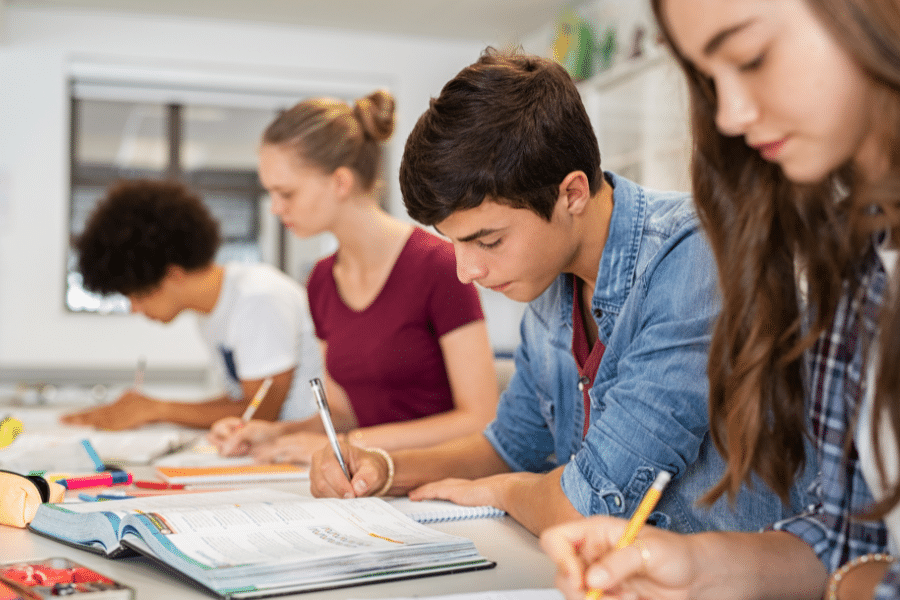 Le système éducatif vous a menti le CDI n'est pas la sécurité c'est le piège