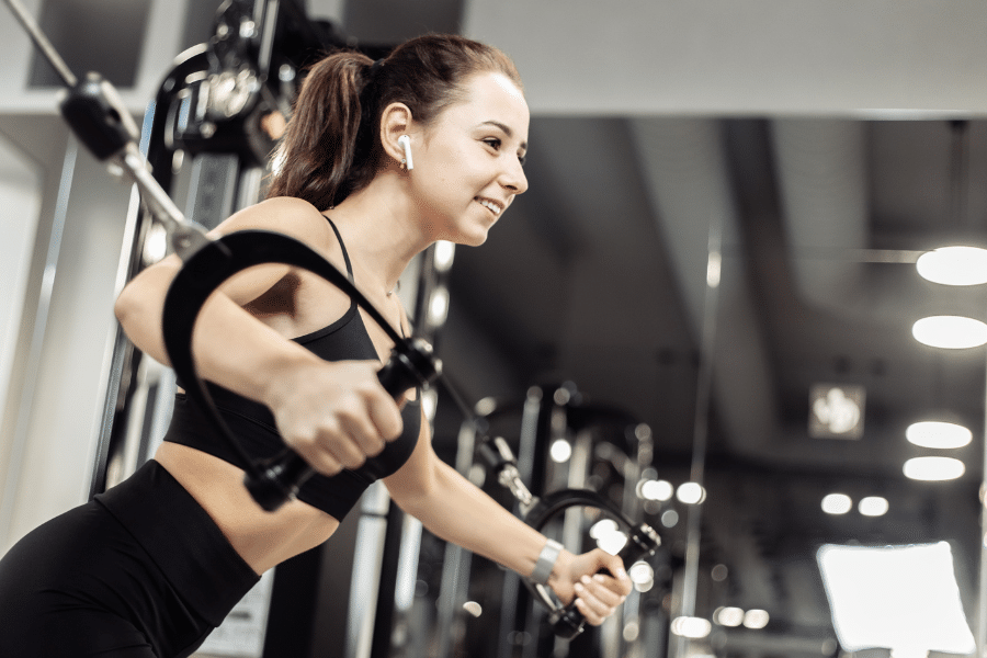 Les exercices polyarticulaires qui remplacent exercices d'isolation