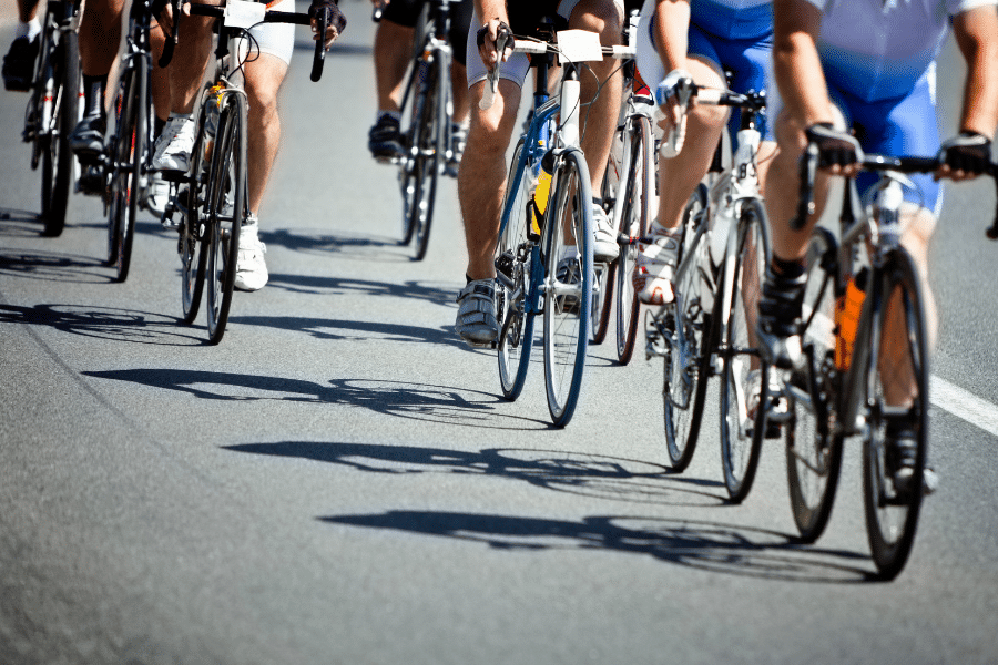 Musculation et cyclisme pourquoi les cyclistes qui font de la musculation montent plus vite pédalent plus longtemps et tombent moins souvent