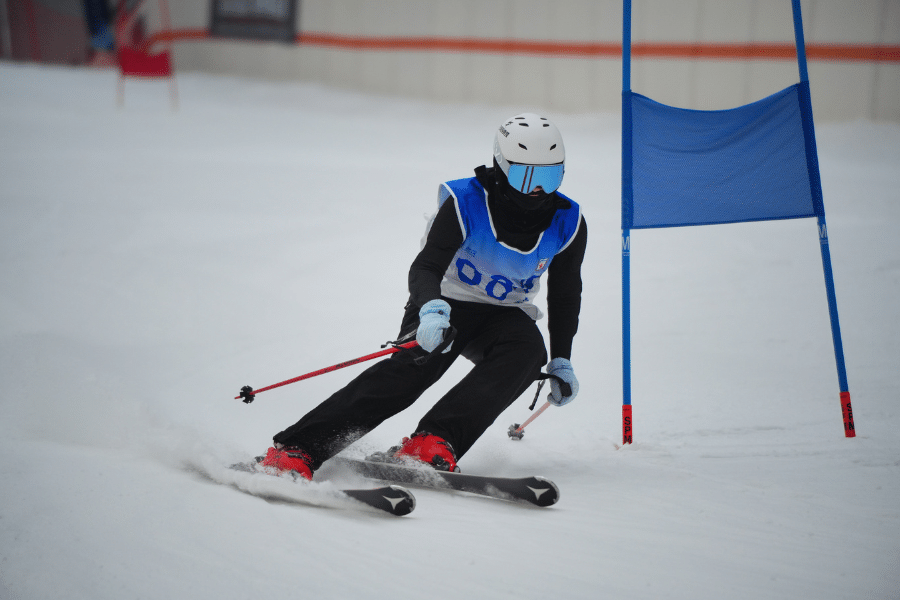 Musculation et ski pourquoi les skieurs qui s'entraînent en salle descendent plus vite virent mieux et ne se blessent plus au genou