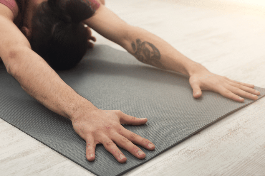 Pilates Ce que la science confirme sur le gainage profond la douleur lombaire et la posture