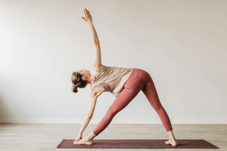 Yoga Vinyasa bienfaits résultats et pratique en salle