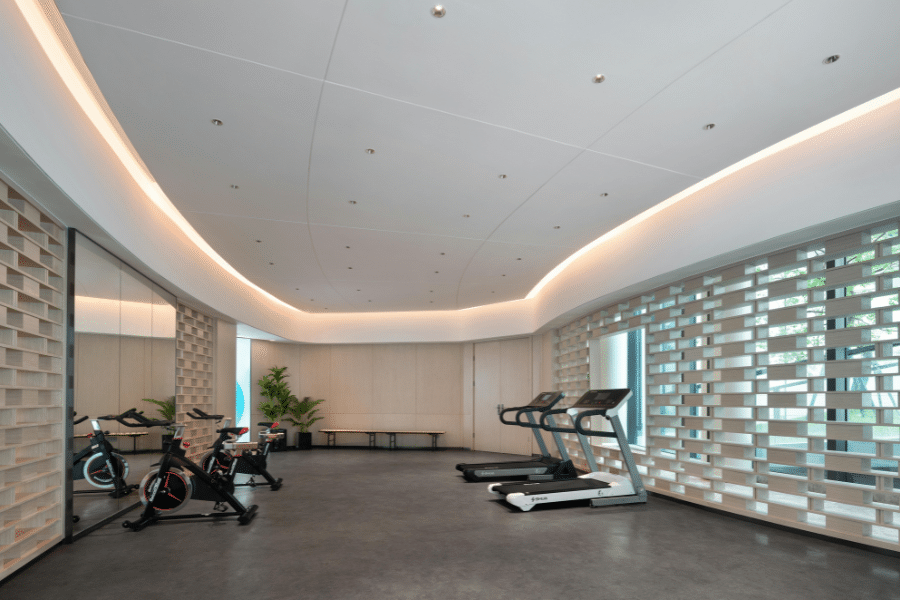 Les machines IA en salle Technogym Biocircuit eGym LifeFitness Connect