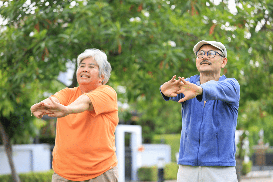 Les seniors actifs le Japon comme modèle pour le fitness vieillissant