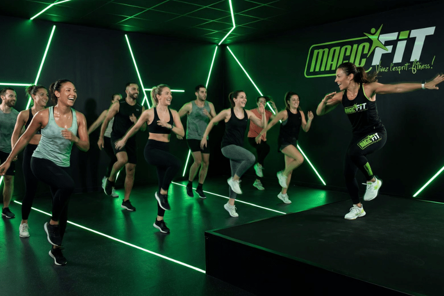 Zumba à Méré Cours Collectifs Bienfaits et Programme chez MagicFit
