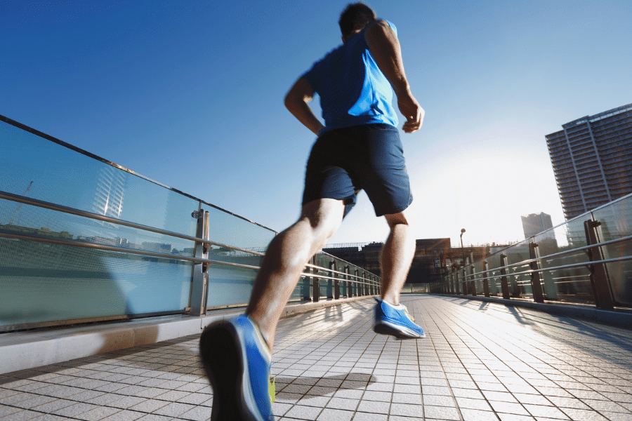 Running vs vélo vs natation quel cardio choisir selon la science
