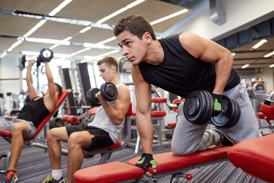 Combien rapporte une salle de sport simulateur revenus franchise