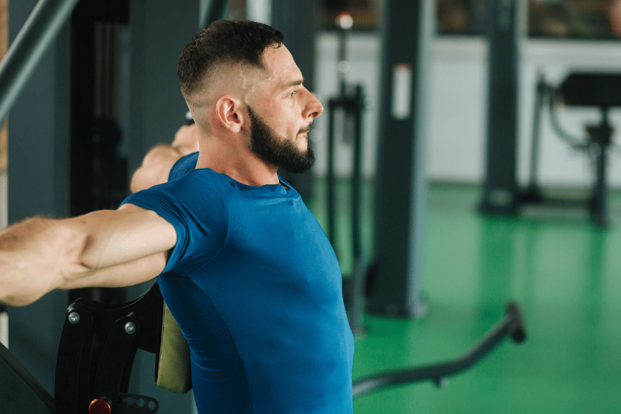 Matériel résistance musculation poids libres vs élastiques vs câbles — le guide complet