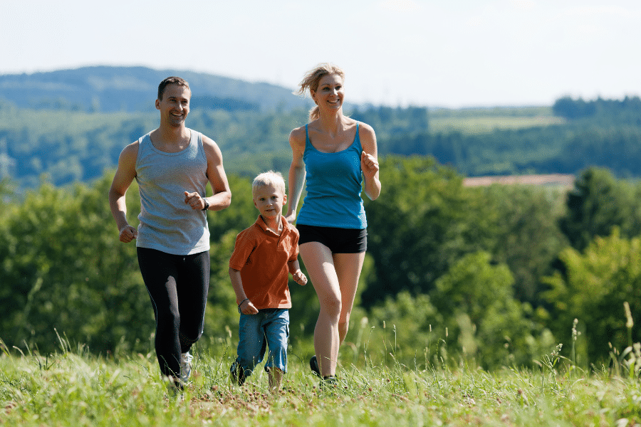 Sport en famille recomposée 7 clés pour créer du lien avec une fratrie d'âges différents