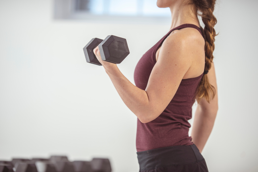 Vous stagnez en musculation Pourquoi le plateau arrive — et comment le débloquer